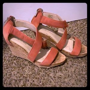 Cute upper leather espadrille.